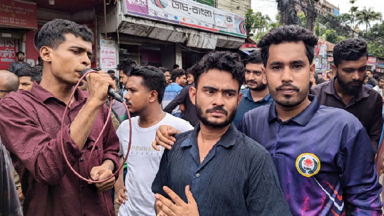 বিএম কলেজ শিক্ষার্থীদের ব্লকেড কর্মসূচি, আমরণ অনশনের হুশিয়ারি